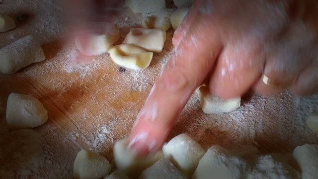Preparazione degli gnocchi di patate