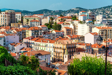 Fototapeta na wymiar Panoramiczny widok z lotu ptaka miasto w Cannes, Francja