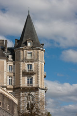 Fototapeta premium Tour d'un bâtiment de Pau