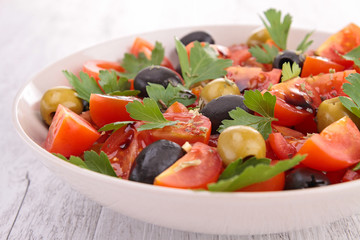 tomato salad with herbs