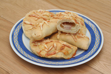 panzerotti alla mozzarella e prosciutto