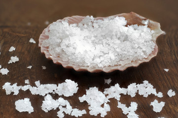 Fleur de Sel in einer Muschelschale