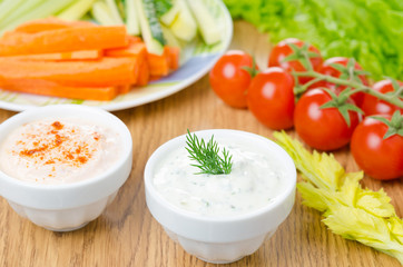 yoghurt sauce with herbs and sun-dried tomatoes