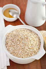 cereals in bowl with honey and milk