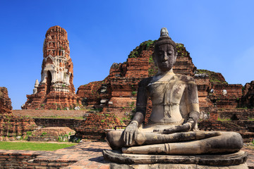 Fototapeta premium Ancient statue of buddha in wat mahathat temple, Ayutthaya Thail