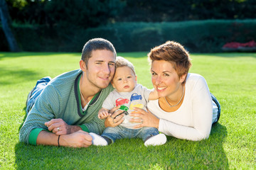 Fototapeta premium Family playing on grass