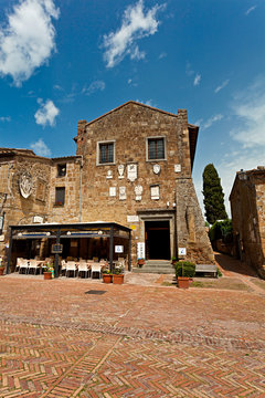 Sovana, il Palazzo Pretorio in Piazza del Pretorio