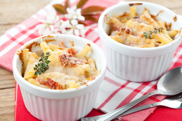 Baked Macaroni and Cheese with ham and dried tomatoes