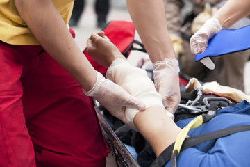 hand bandaging