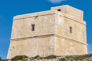 Fototapeta na wymiar Dwajra Wieża znajduje się na wyspie Gozo, Malta.