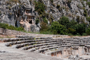 Fototapeta na wymiar Starożytny amfiteatr i Lycian groby w Myra (Turcja)