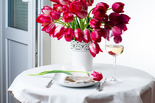 Home table setting with bright pink tulips