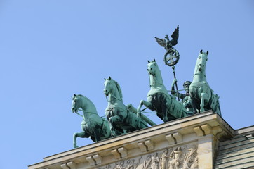 Fototapeta na wymiar Berlin Brandenburger Tor Quadriga