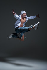 Fototapeta na wymiar Hip-hop dancer