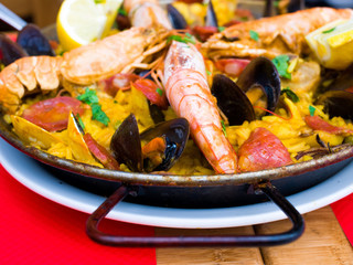 traditionnal spanish food paella