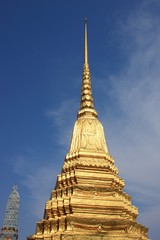 Fototapeta premium Golden Chedi, Phra keaw temple, Thailand
