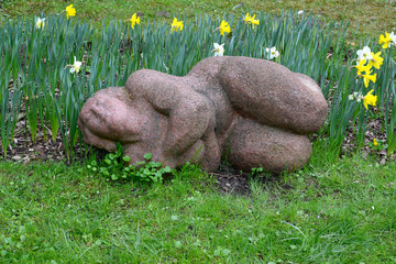 The statue of the nude woman lying on a lawn