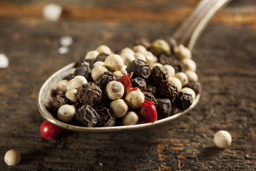 Raw Organic Hot Peppercorn Pepper