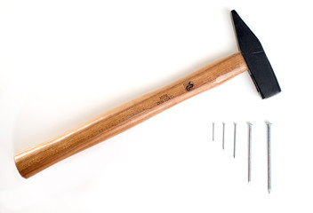 Hammer und Nägel