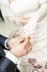 Obraz na płótnie Canvas Wymiana pierścieni na ślub