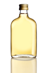 Flachmann mit Schnaps isoliert
