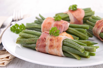 green bean wrapped in bacon