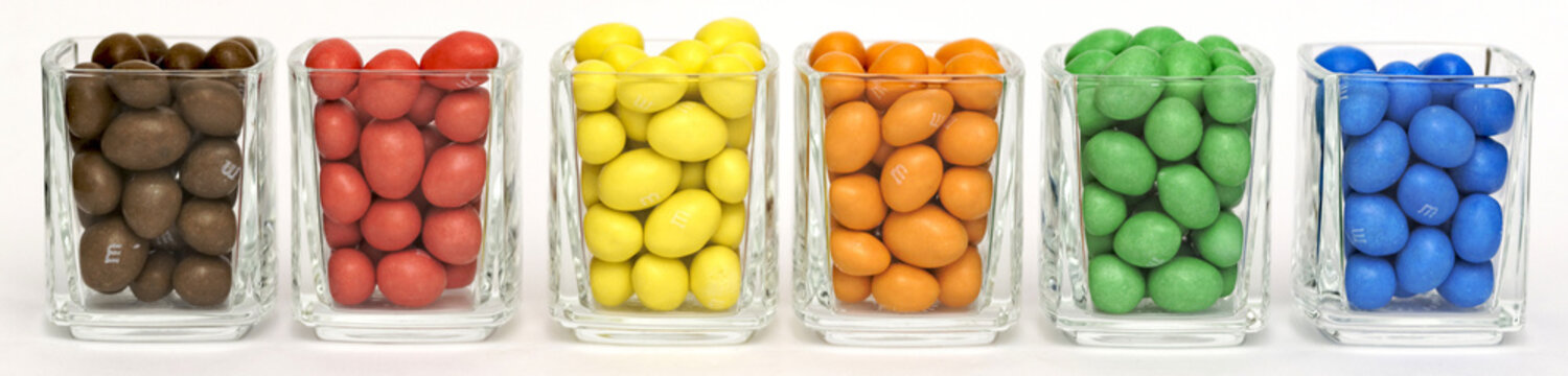 Bonbons rang&eacute;s par couleurs