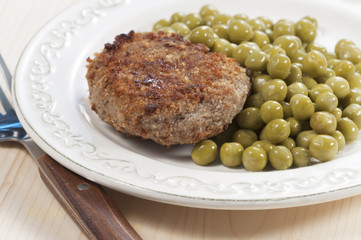 Cutlet with green peas