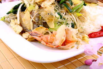 Asian glass noodles with prawn, rice, meat and flower