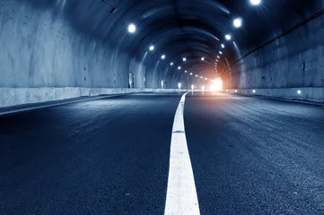 Foto auf Acrylglas Tunnel Abstraktes Auto in der Tunnelbahn