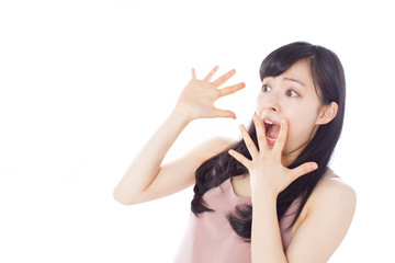 怖がる女性