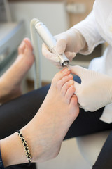 pedicure grinding toe nails
