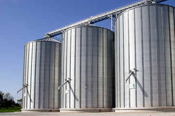 Grain silos 