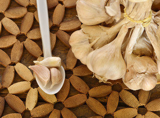 garlic on spoon