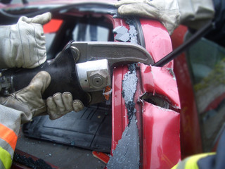 Feuerwehr Auto zerschneiden