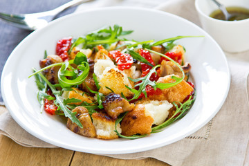 Chicken with sundried tomato and rocket salad