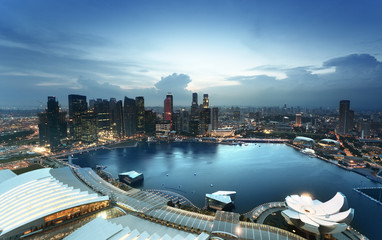 Ville de Singapour au coucher du soleil