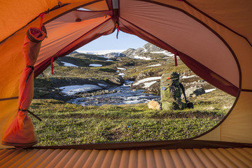 Ausblick aus einem Zelt in der Hardangervidda, Norwegen