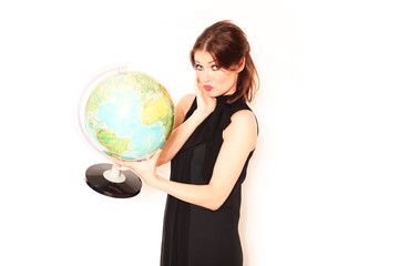 junge Frau mit Globus