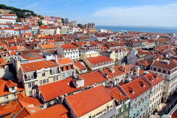 Obraz premium View over Lisbon with the Catedral Sé Patriarcal