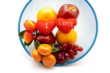 Plastikobst mit Roten Herzen