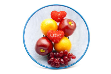 Plastikobst mit Roten Herzen