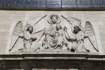 Store enrouleur tamisant Bruxelles Linteau de l'église Saint-Nicolas à Bruxelles, Belgique