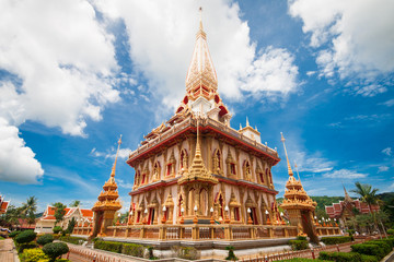 Pagoda in wat Chalong, Phuket, Thailand - obrazy, fototapety, plakaty