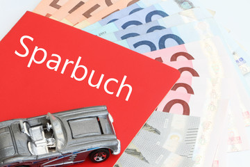 Sparbuch mit einem silbernen Auto