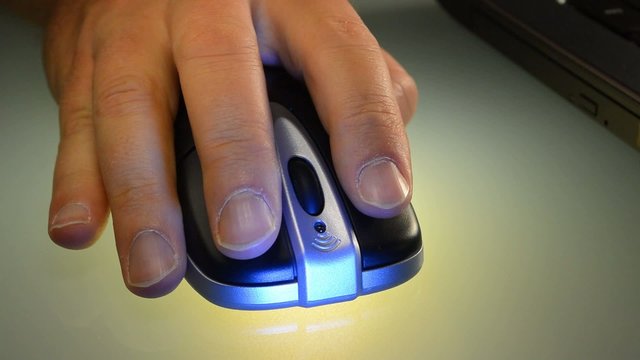 Mausbedienung Laptoprand