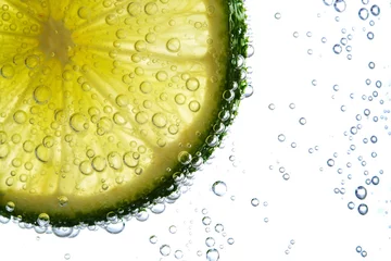 Crédence de cuisine en verre imprimé Éclaboussures deau citron vert à bulles