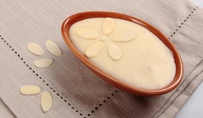 almond and white chocolate fudge