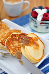Pancakes mit Zimtbutter
