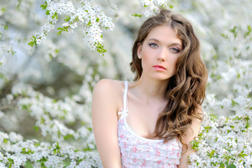 Naklejka premium portrait of a beautiful girl in spring